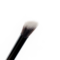 No. 15 Angled Blending Eye Brush