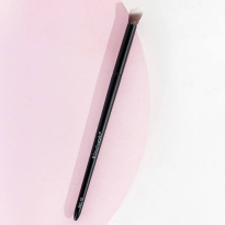 No. 15 Angled Blending Eye Brush