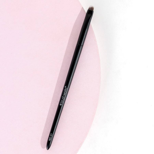 No. 21 Precise Brow Brush