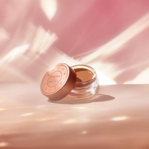 Becca Under Eye Brightening Corrector 4,5 g ─ Medium/Dark