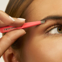 Mini Slant Tweezer – Geranium