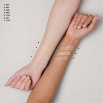 Studio Radiance Serum-Powered Foundation 30 ml ─ C4.5