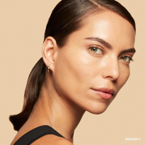 Vitamin Enriched Skin Tint SPF15 50 ml ─ Medium 2