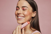 The Wonder Stick Blush & Lips 7 g – Shimmering Coral