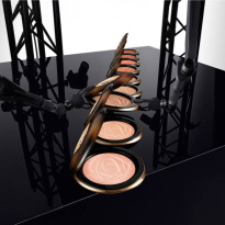 Teint Idole Ultra Wear C.E. Skin Transforming Highlighter 10 g – 02 Medium Glow
