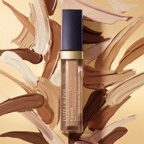 Futurist Soft Touch Brightening Skincare Concealer 6 ml ─ 7N Ultra Deep