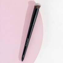 No. 8 Precise Angled Concealer Buffing Brush