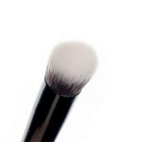 No. 8 Precise Angled Concealer Buffing Brush