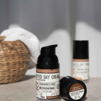 Tinted Day Cream 30 ml ─ Medium/Dark