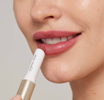 Colorluxe Hydrating Cream Lipstick 2 g – Rosebud