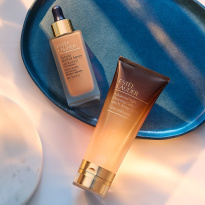 Futurist SkinTint Serum Foundation SPF20 30 ml ─ 1C1 Cool Bone