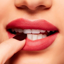 Powder Kiss Velvet Blur Slim Stick Stay Curious 2g