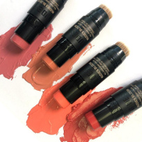 Nudies Blush Bloom Dewy 7 g – Tiger Lily Queen