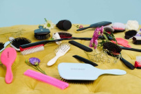 D91 Backcombing Brush ─ Black