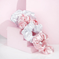 Pink & White Satin Scrunchies 4 kpl